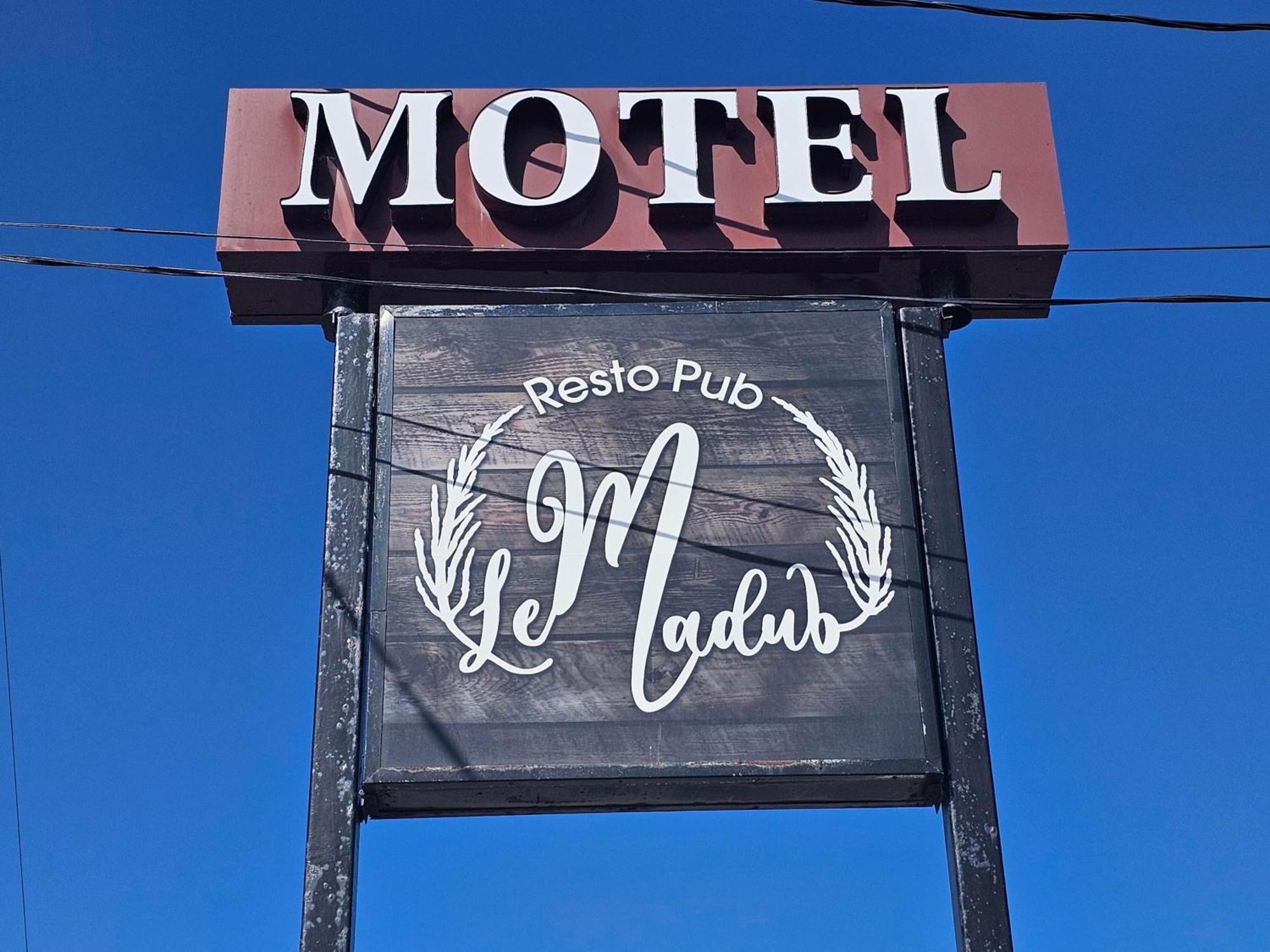 Resto Pub Motel Le Madub L'Isle-Verte Exteriör bild